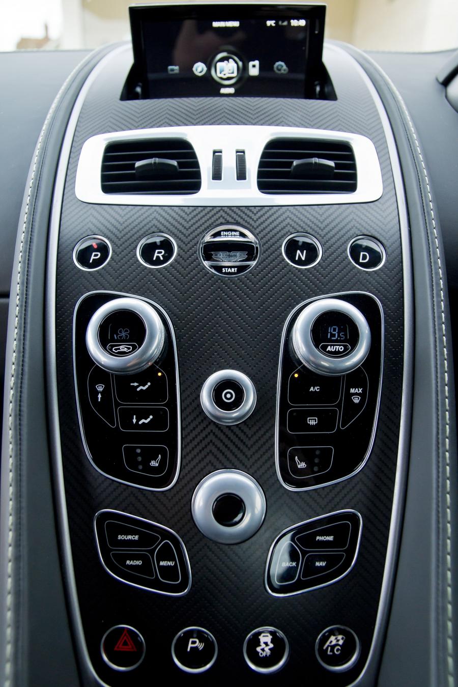 Детали интерьера Aston Martin Vanquish 2012 года  (UK) (фото 77 из 170)